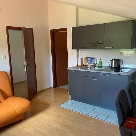 Villa Una Apartments アパート